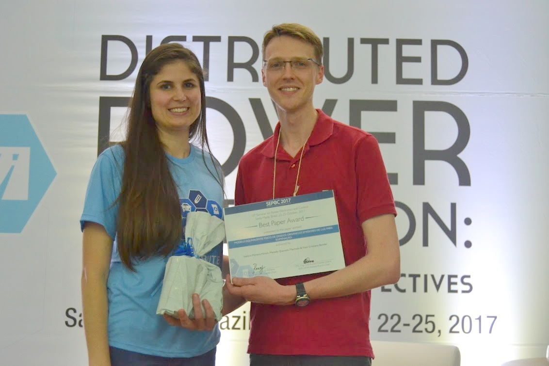 Prof Vitor recebe premio