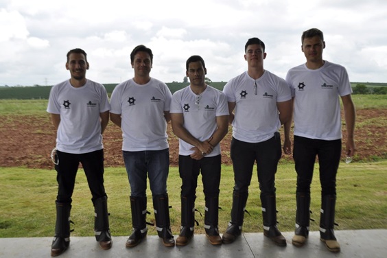  Equipe da UNIPAMPA da esquerda para direita: João Luis Carricio Viero, Prof. Carlos Schaedler, Rafael Rodrigues de Souza, Mateus Silveira Lorenzet e Gabriel Rodrigues Landskron
